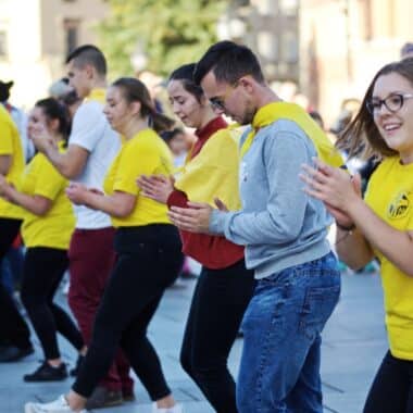 Atrévete a disfrutar la nueva experiencia flashmob salsa en Valencia