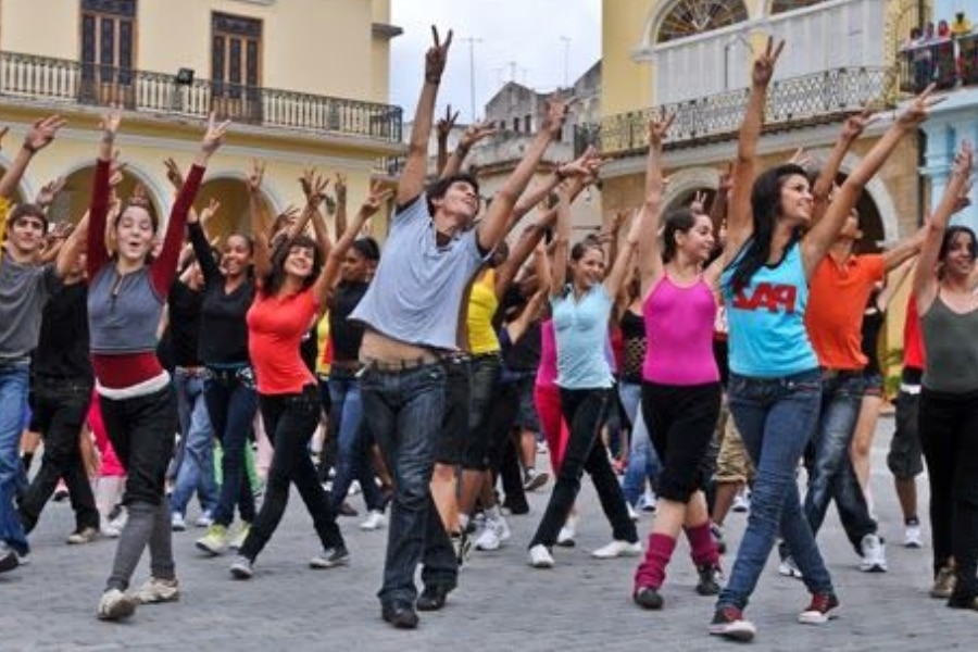 Experiencia flashmob de ritmos latinos en Valencia