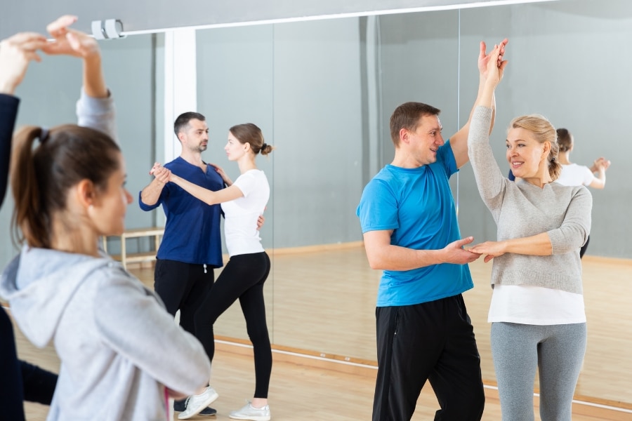 Bailar ritmos latinos en Valencia