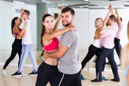 ¿Te gustaría aprender bachata en Valencia en sólo 3 pasos?