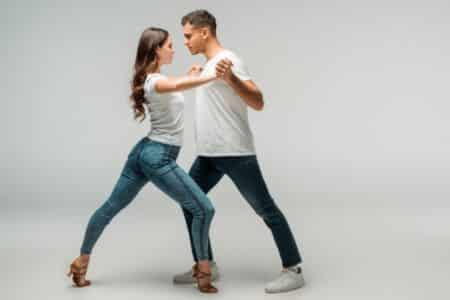 ¿Te gustaría aprender bachata en Valencia en sólo 3 pasos?