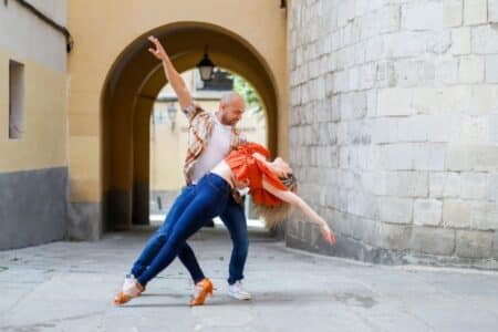 Profesores de Baile en Valencia: ¡Muévete al Son de la Música!