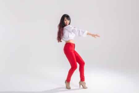 Deja que el ritmo te conquiste: clases particulares de bachata sensual en Valencia