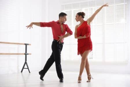 Profesores de salsa en Valencia: ¿cómo elegir la formación adecuada para aprender a bailar?